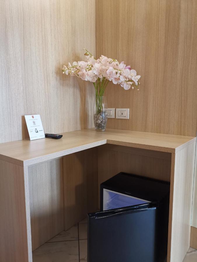 Hotel Brianza Milan Bagian luar foto