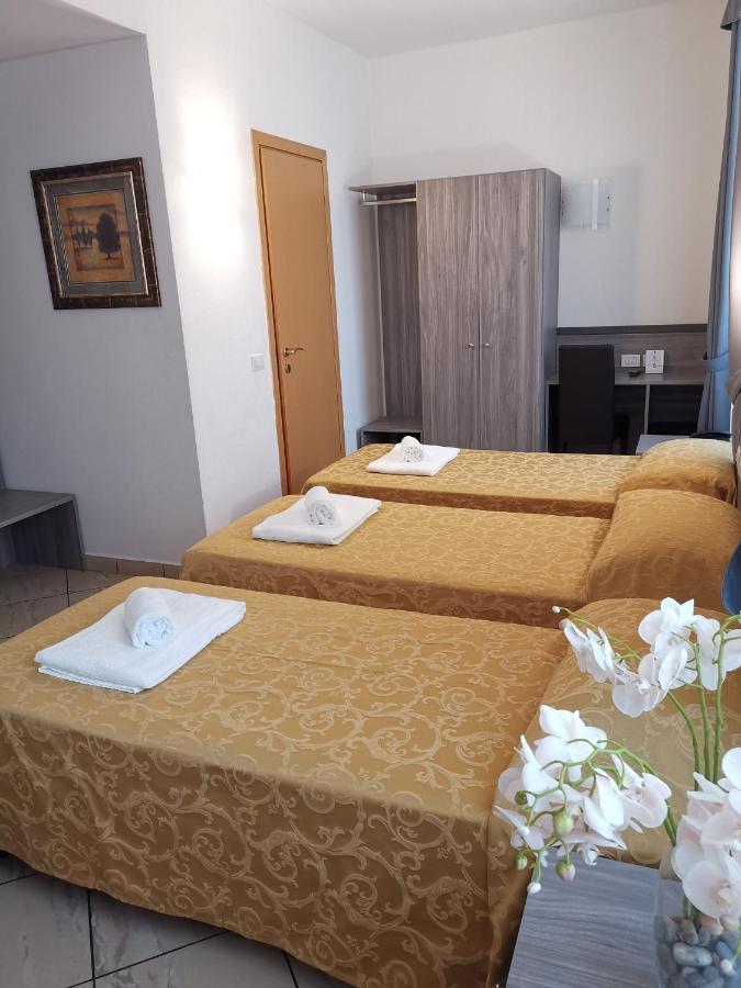 Hotel Brianza Milan Bagian luar foto