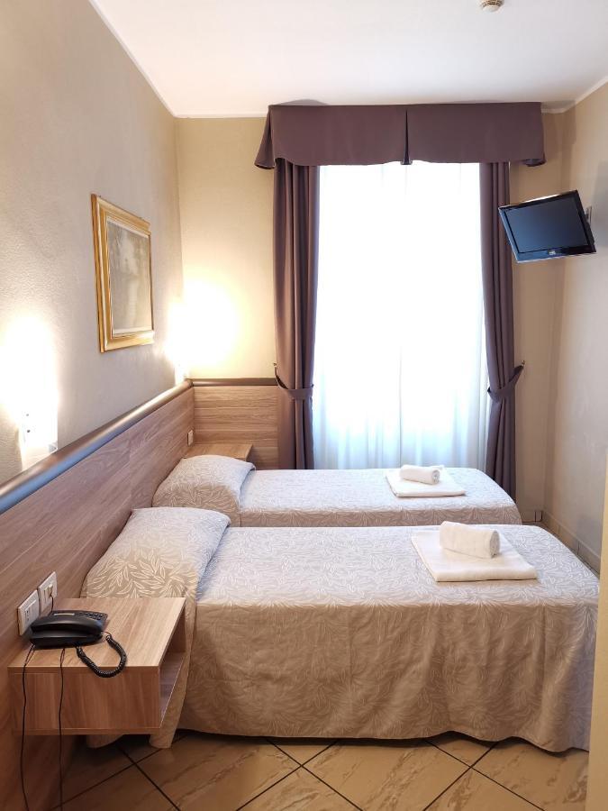 Hotel Brianza Milan Bagian luar foto