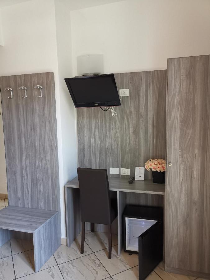 Hotel Brianza Milan Bagian luar foto