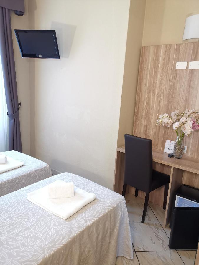 Hotel Brianza Milan Bagian luar foto
