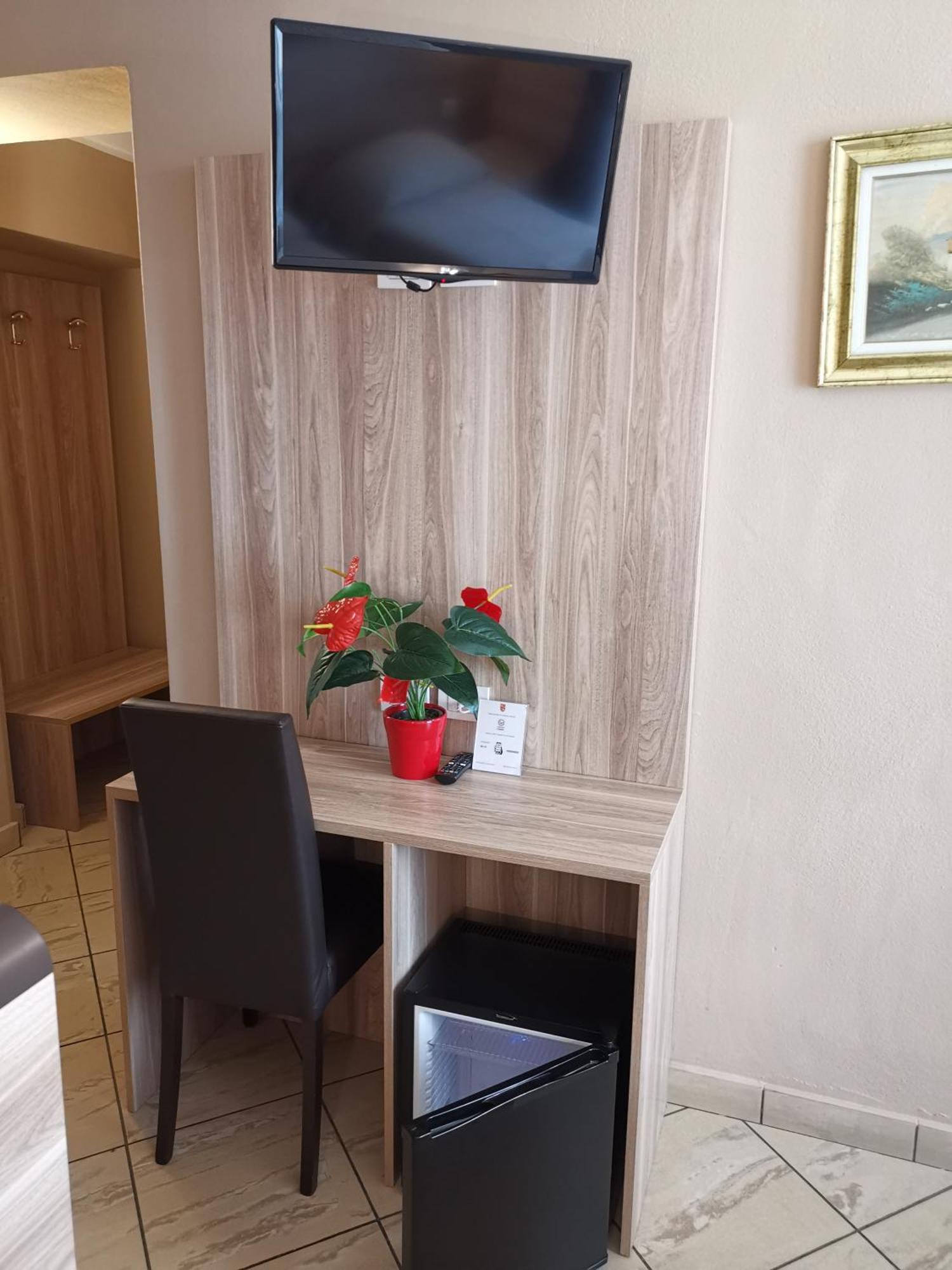 Hotel Brianza Milan Bagian luar foto