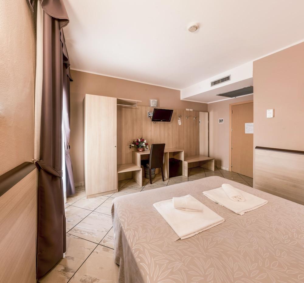Hotel Brianza Milan Bagian luar foto