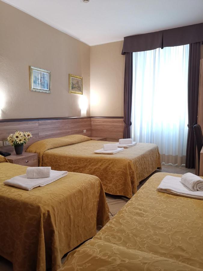Hotel Brianza Milan Bagian luar foto