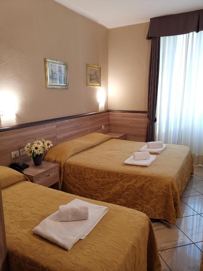 Hotel Brianza Milan Bagian luar foto