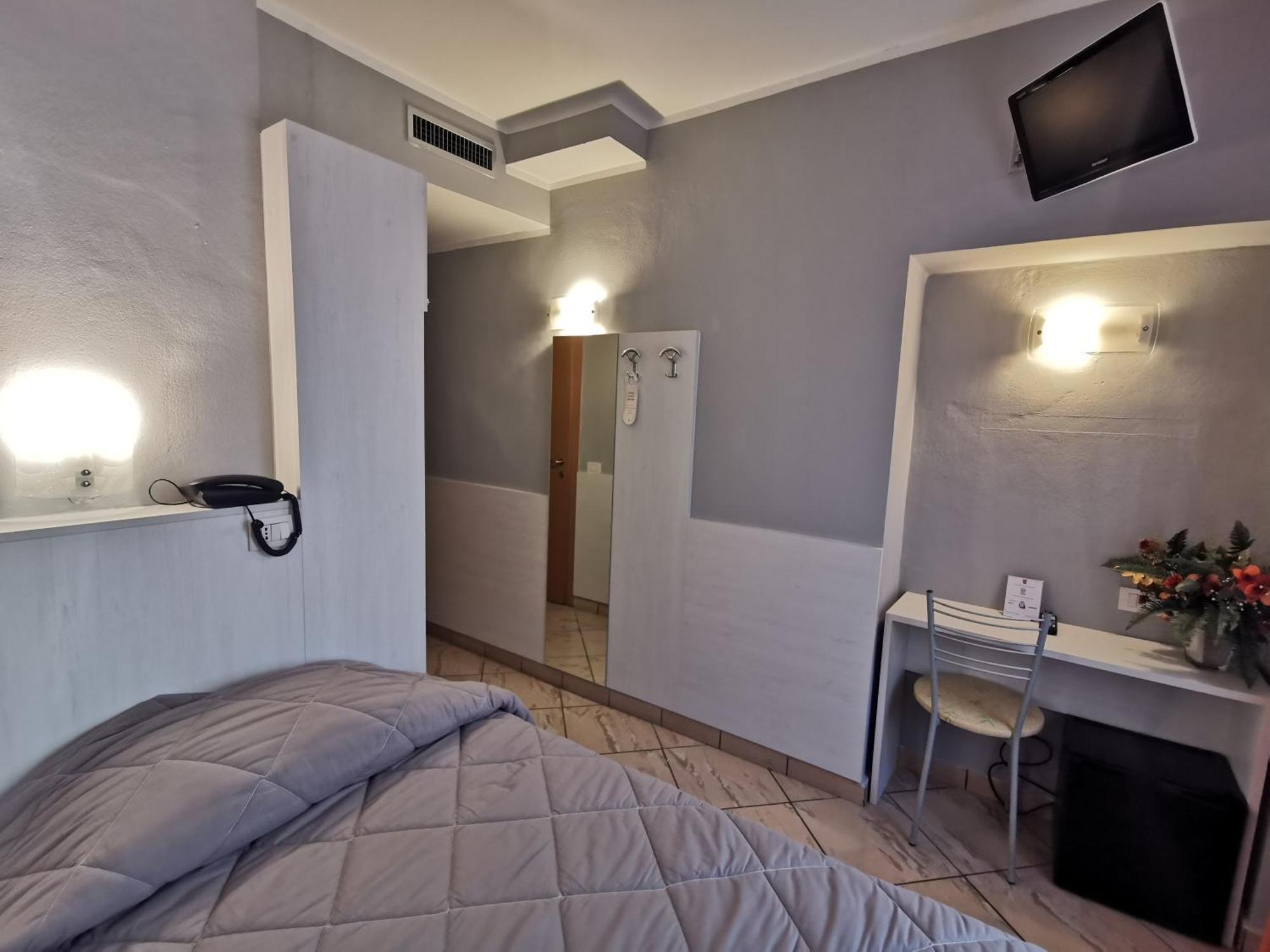 Hotel Brianza Milan Bagian luar foto