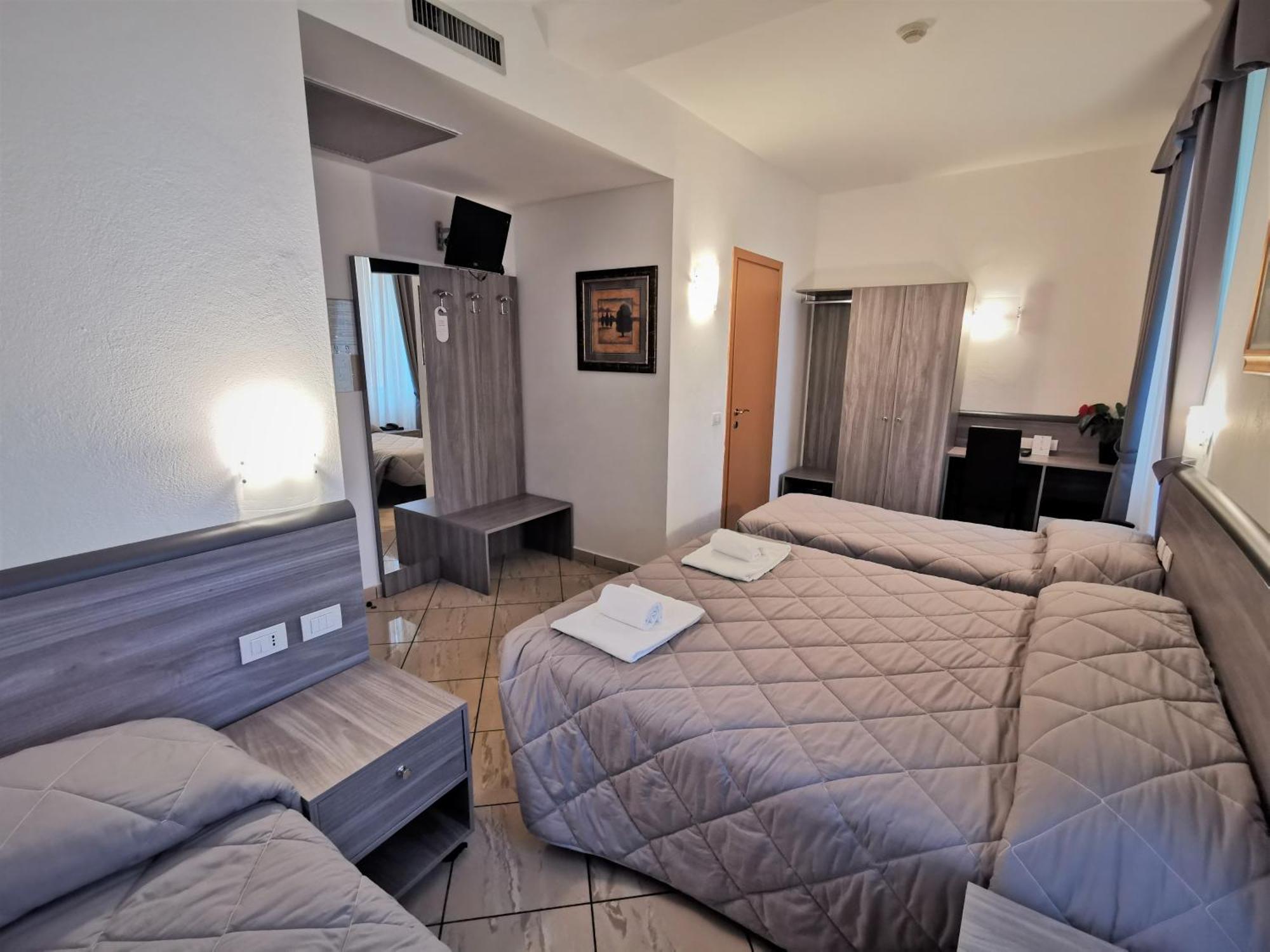 Hotel Brianza Milan Bagian luar foto