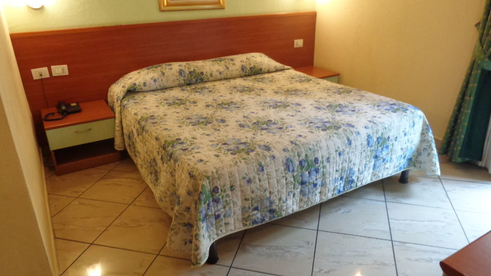 Hotel Brianza Milan Bagian luar foto