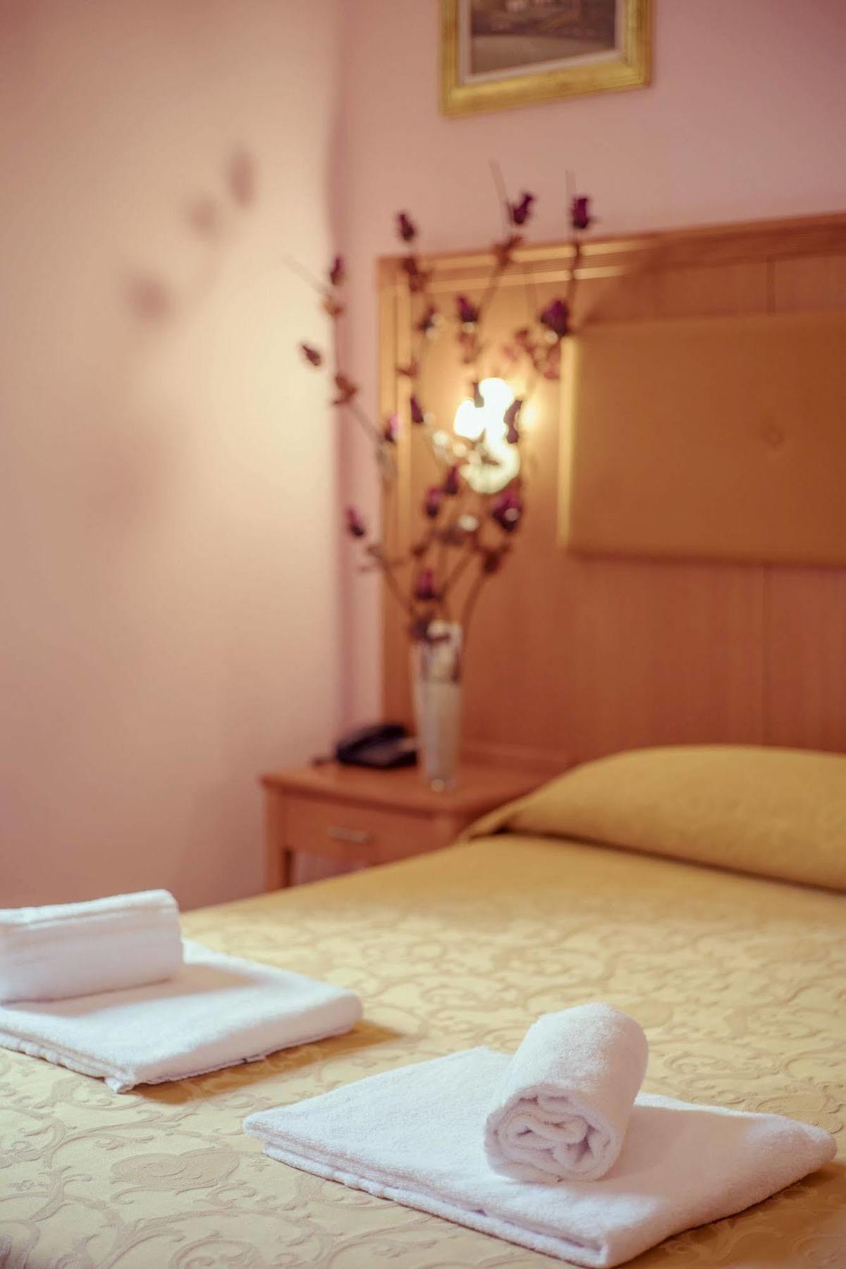 Hotel Brianza Milan Bagian luar foto