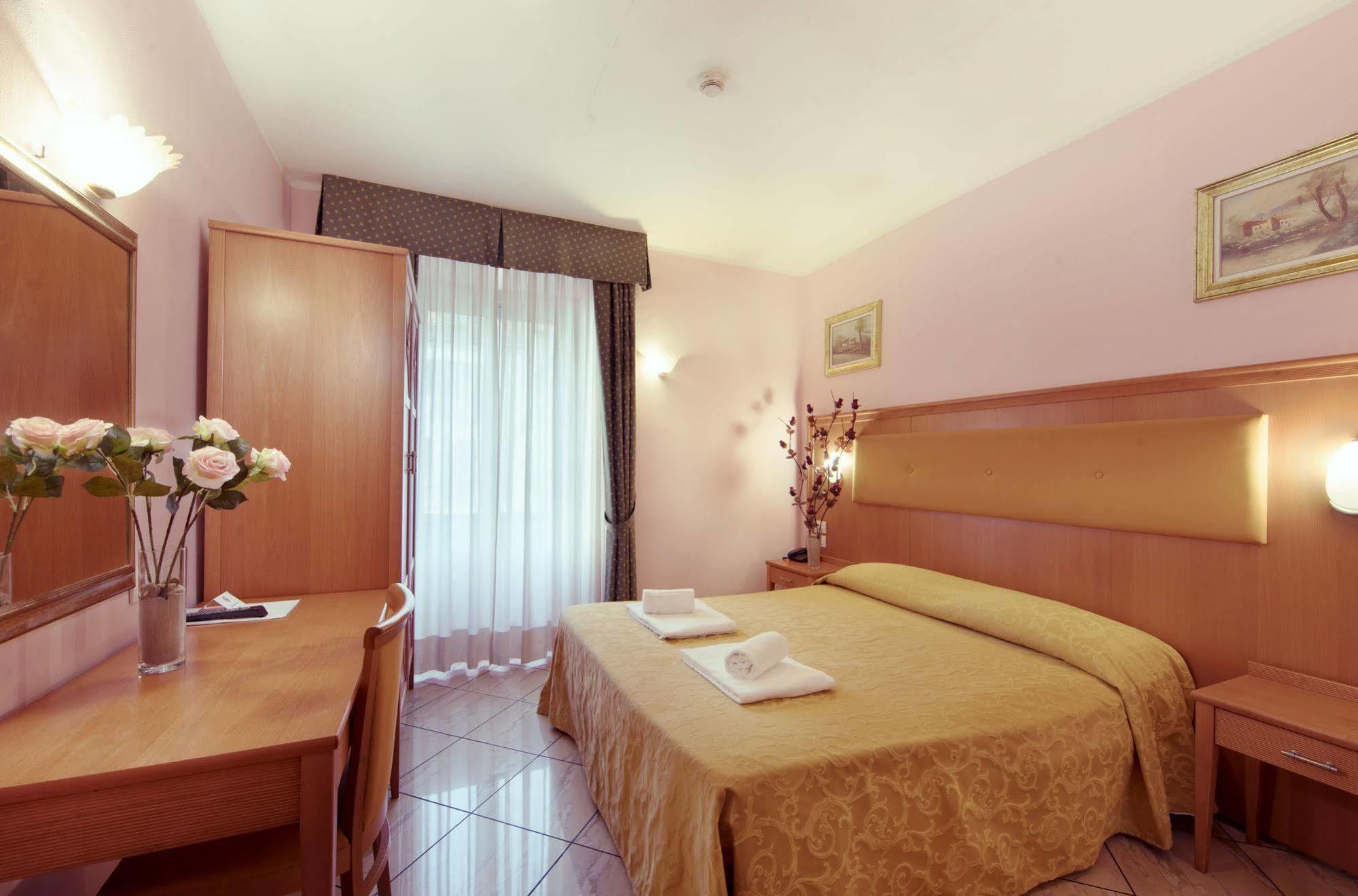 Hotel Brianza Milan Bagian luar foto