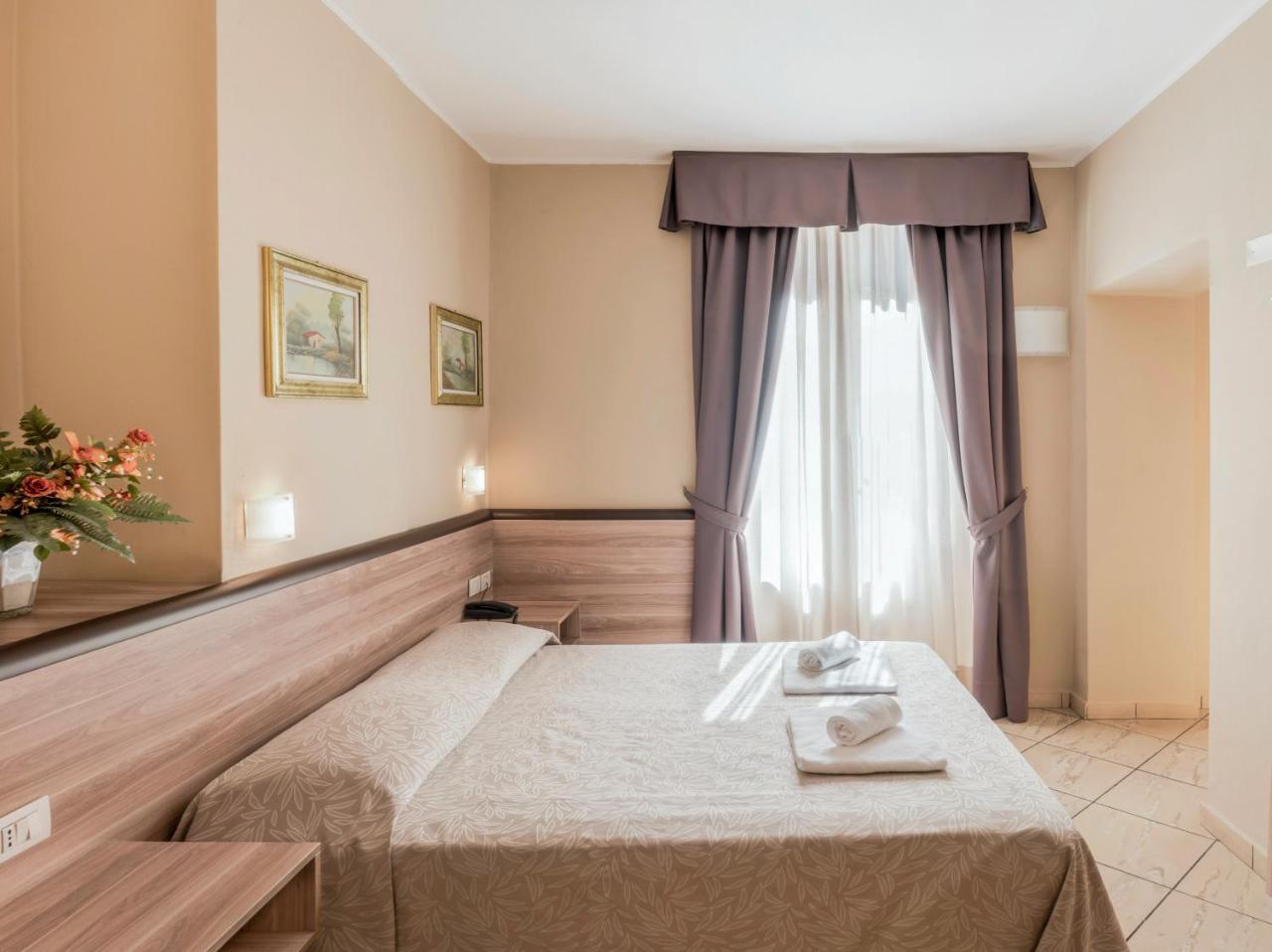 Hotel Brianza Milan Bagian luar foto